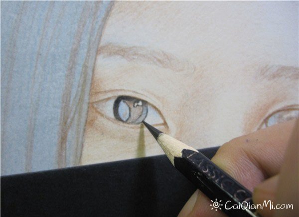 彩色铅笔画女孩肖像手绘步骤教程