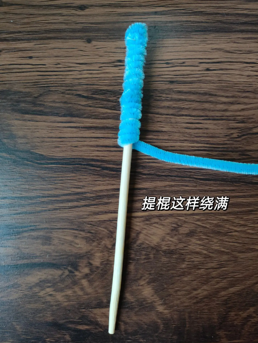 手工制作: 用扭扭棒编一只兔子手提花灯-图片1