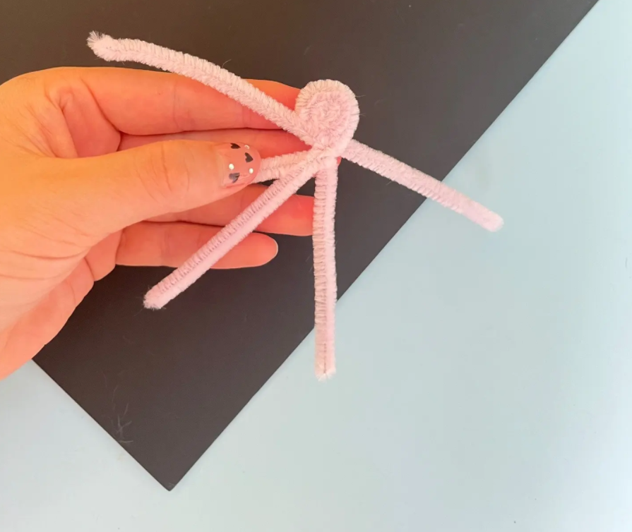 如何用5根扭扭棒手工做手环教程图解-图片1