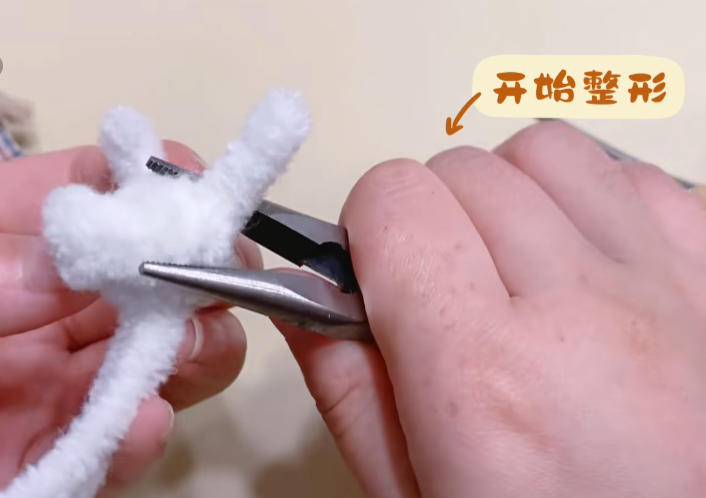 用扭扭棒编一只垂耳兔（最新教程图解）