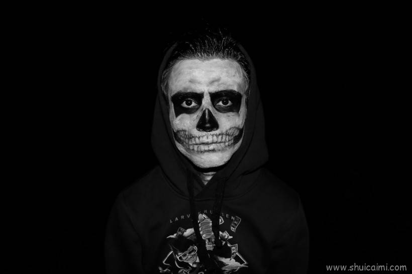 人脸上恐怖的彩绘图片