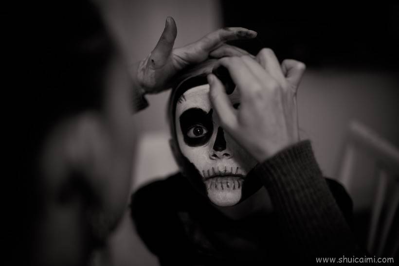 人脸上恐怖的彩绘图片