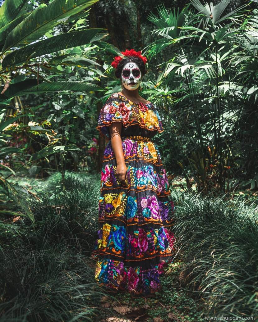 人脸上恐怖的彩绘图片