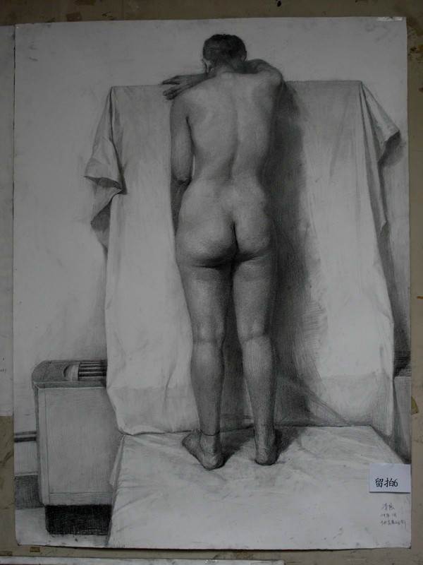最新央美留校人物人体素描画作品欣赏-图片1