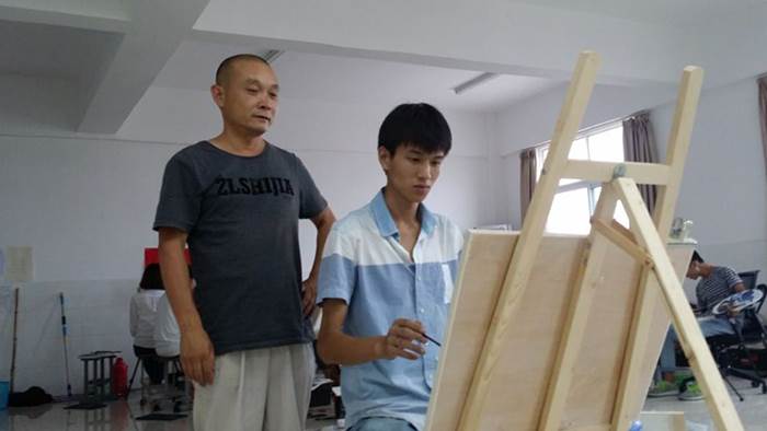 大学生水彩笔画