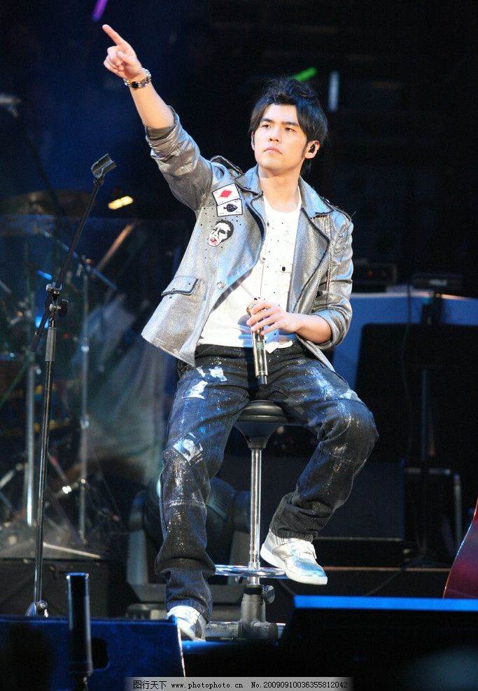 人物水彩画简单的周杰伦